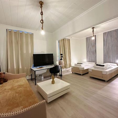 2 Schlafzimmer Waschenspuelmaschine Duisburg Exterior foto